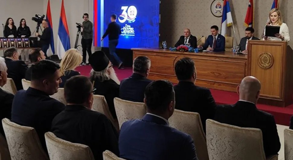 Istočno Sarajevo proslavlja jubilej - Zvaničnici na svečanoj sjednici