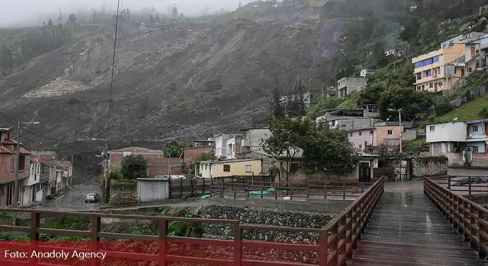 U klizištima poginulo najmanje 16 osoba
