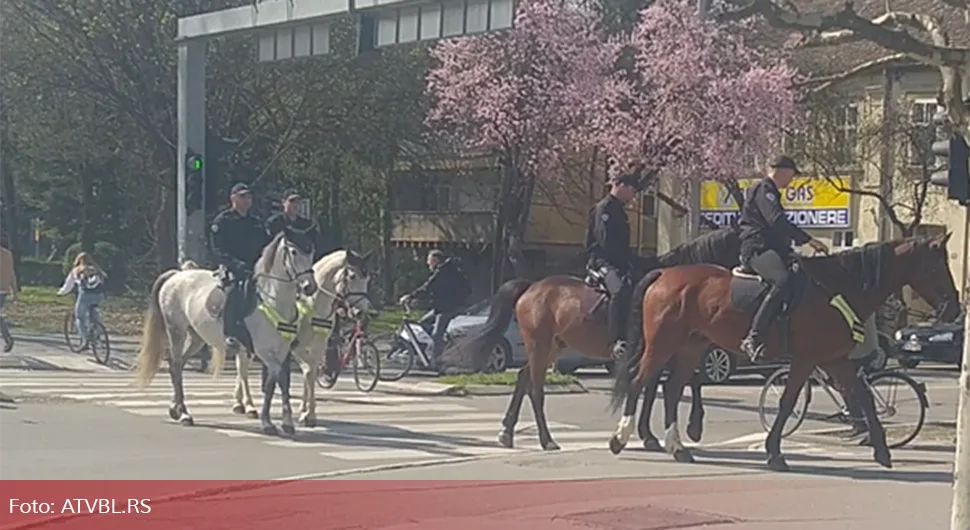 Konjica MUP-a Srpske patrolirala Banjalukom