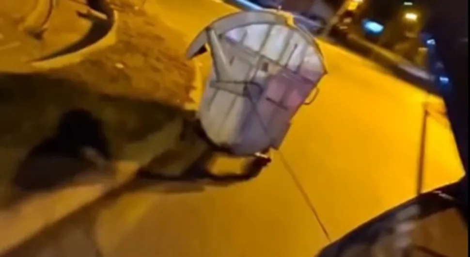 Samo u BiH! Kontejner zavezao za automobil