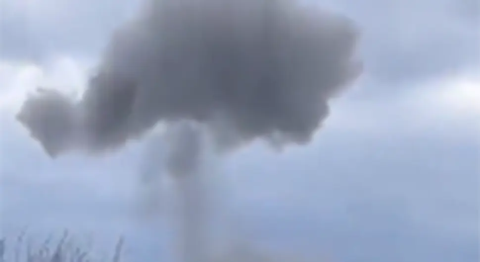 Gori na Krimu: Eksplozija u blizini ruskog aerodroma? - VIDEO
