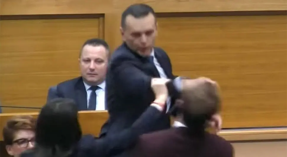 Lukaču zatvorska kazna za šamaranje Stanivukovića
