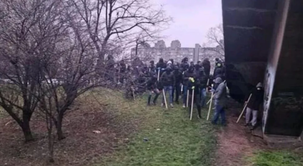 Horor scena prije derbija: Navijači Partizana napravili sačekušu