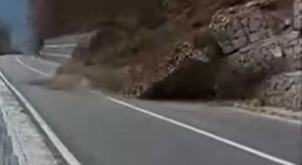 Pogledajte trenutak velikog odrona koji je odnio potporni zid - VIDEO
