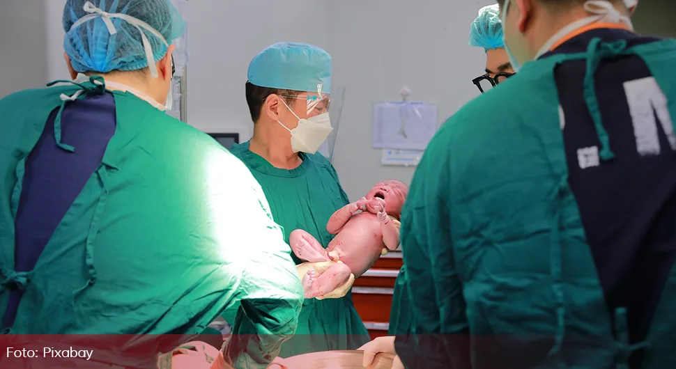 U UKC Srpske 66 očeva prisustvovalo porodu