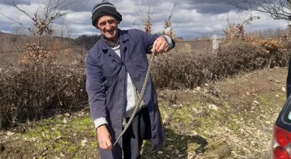 Boro Lajšić iz Svodne uhvatio poskoka: Proljeće na pragu?