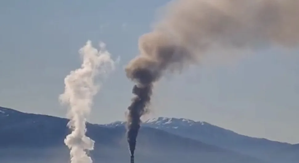 Prašina i pepeo prekrili nebo iznad Gacka, stanovništvo u strahu