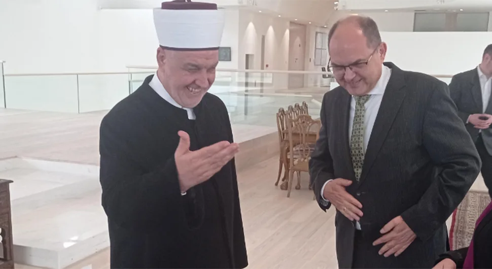 Slijep vodi slijepog: Šmit i Kavazović o “pažljivom izražavanju”