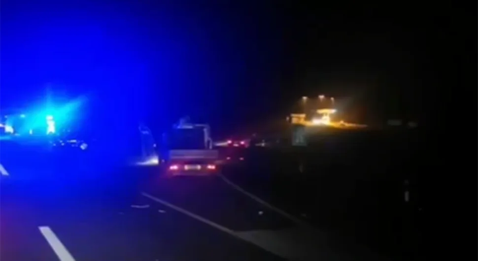 Stravičan lančani sudar na auto-putu, učestvovalo oko 20 vozila