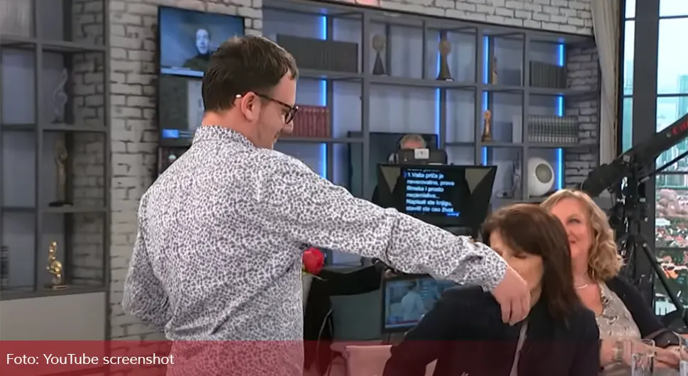 Pogledajte dirljivi susret majke i sina nakon 30 godina