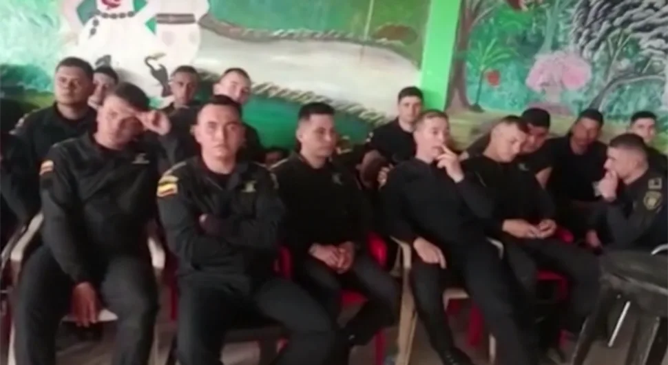 Skoro 80 policajaca zarobljeno kao taoci tokom protesta