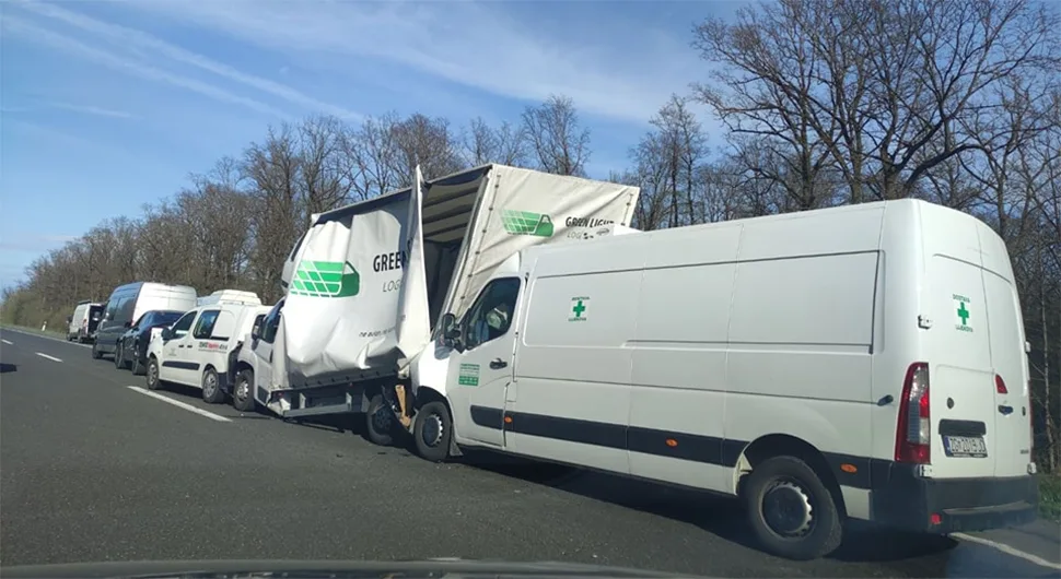 Teretnjak se zakucao u autobus iz BiH