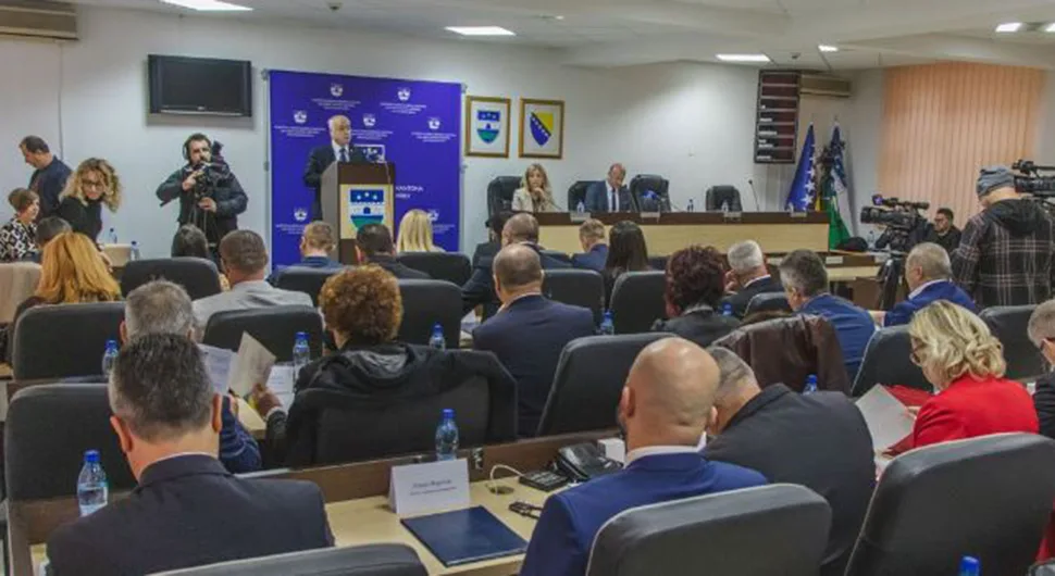 SDA jednom nogom ponovo u vlasti