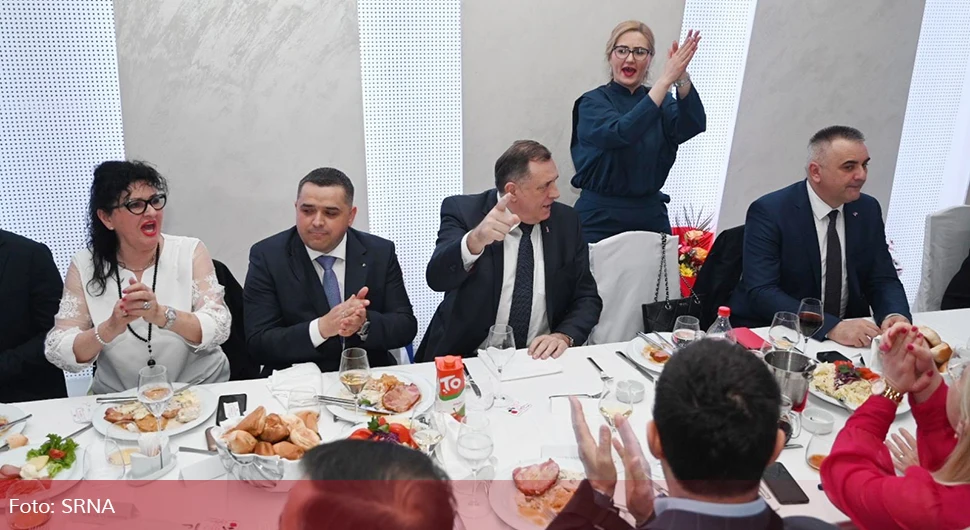 Dodik: Ponosan na aktive žena širom Srpske