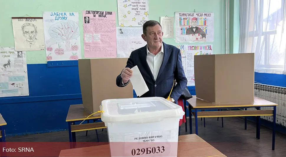 U Bijeljini glasao Vojin Mitrović