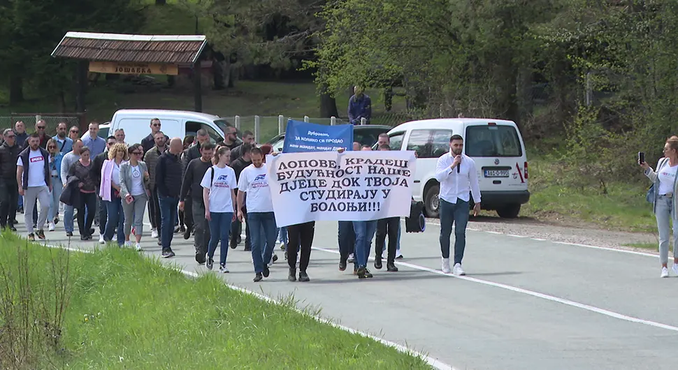 Članovi DNS-a protestovali u blizini kuće Željka Dubravca