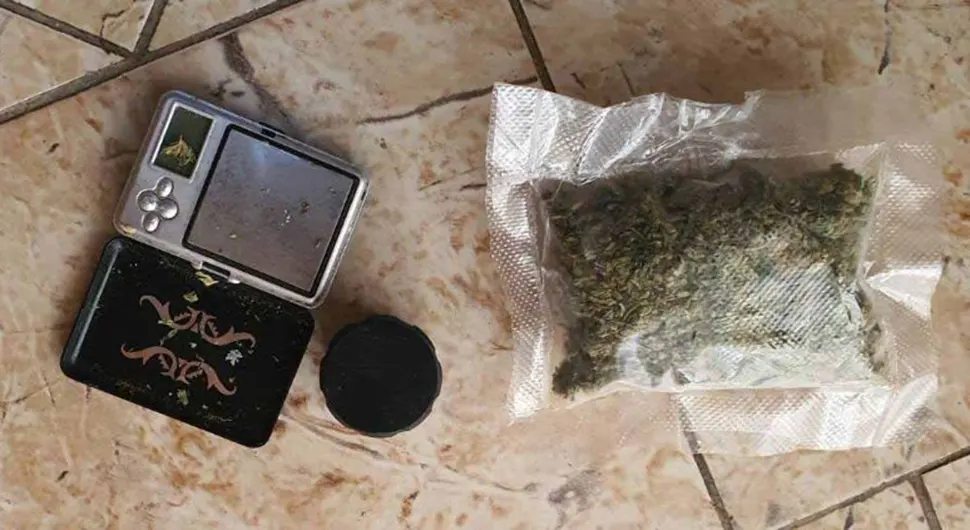 Pronađena droga kod muškarca za kojim je raspisana Centralna poternica
