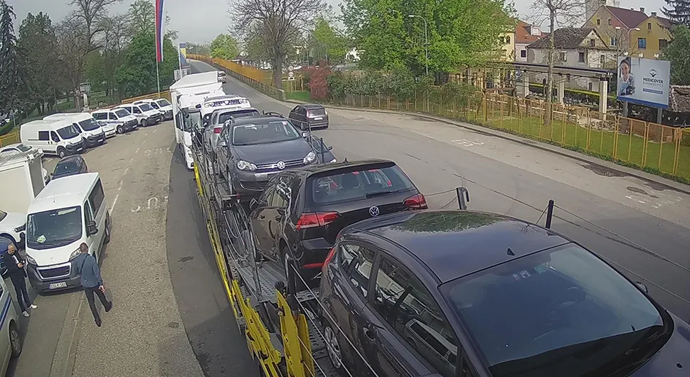 Gužva na više graničnih prelaza
