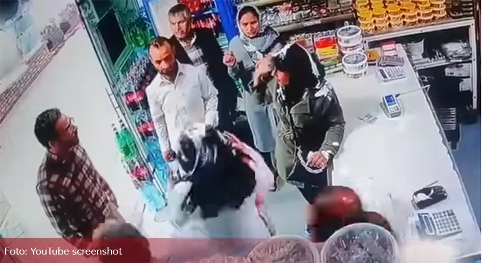 Reagovao Raisi nakon snimka na kojem muškarac gađa jogurtom dvije otkrivene žene
