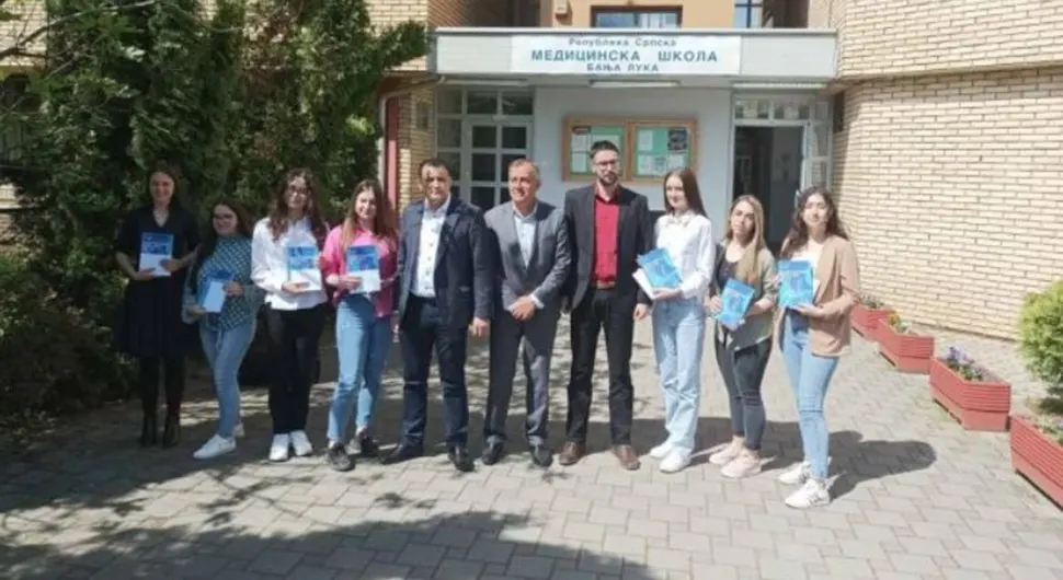 Đajić nagradio najbolje đake Medicinske škole