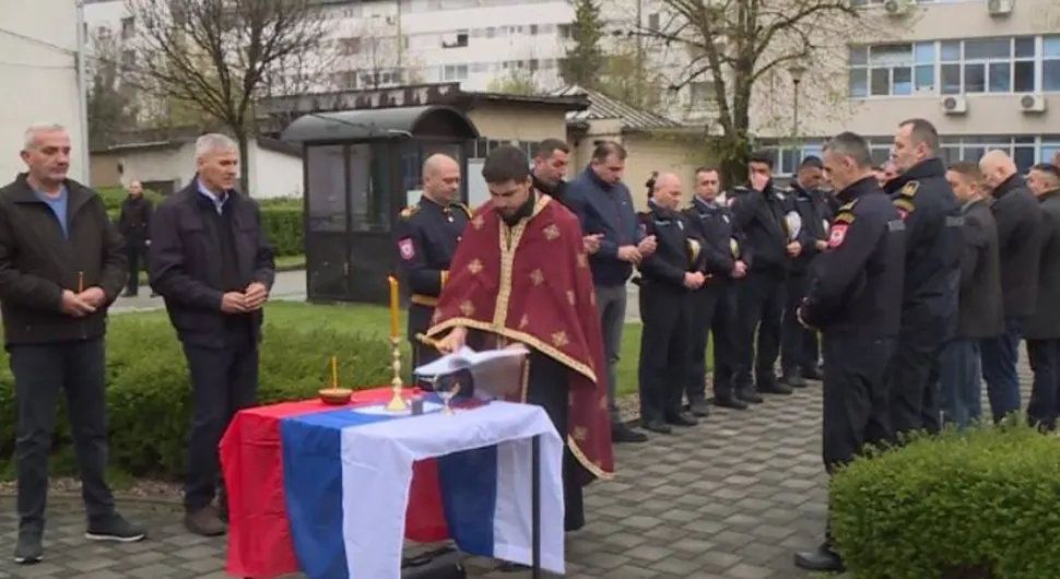 Parastos i vijenci za 252 poginula policajca