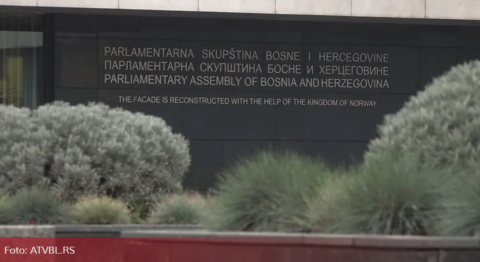 Hoće li Hrvati napustiti institucije?