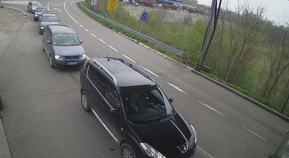 Pojačan saobraćaj na više prelaza sa Srbijom i Hrvatskom