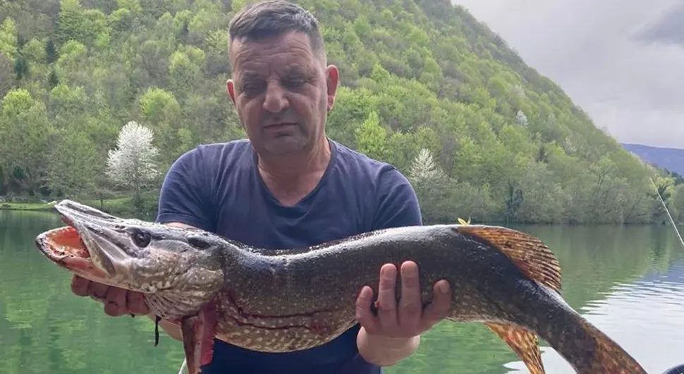 Ulovio veliku štuku u jezeru u BiH