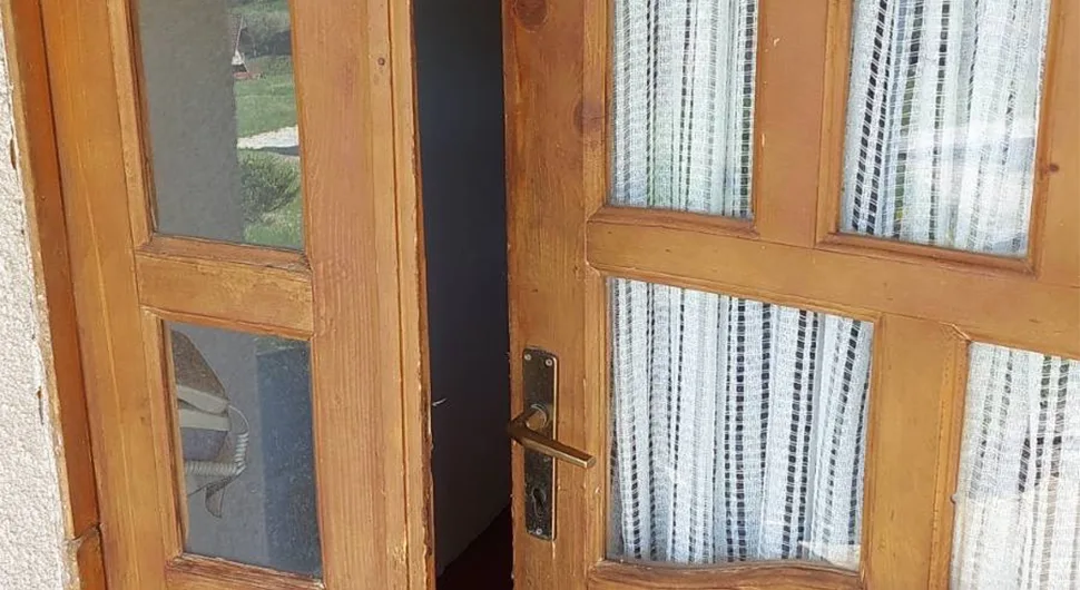 Vandalizam na Kosmetu - provalili u konak pravoslavne crkve