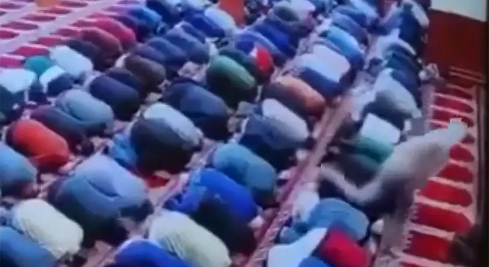 Imam u džamiji izboden tokom molitve