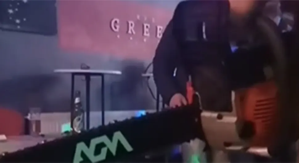 S motorkom upao u noćni klub - VIDEO