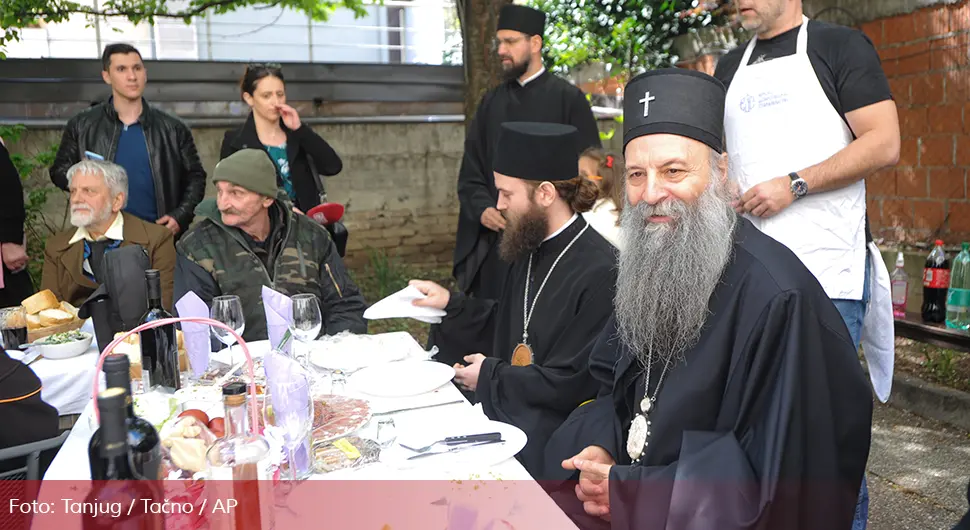 Patrijarh Porfirije na Vaskrs ručao sa beskućnicima