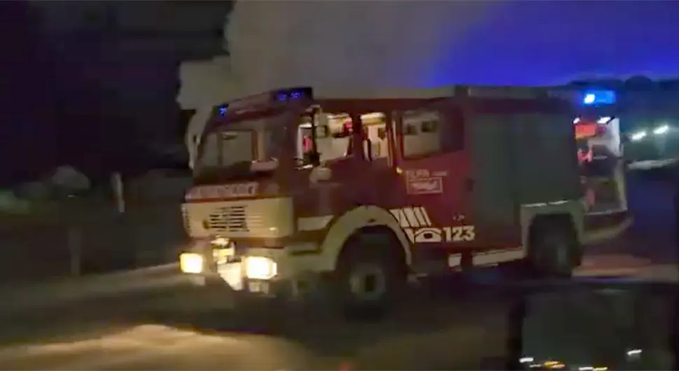 Vatra progutala kiosk za kebab - VIDEO