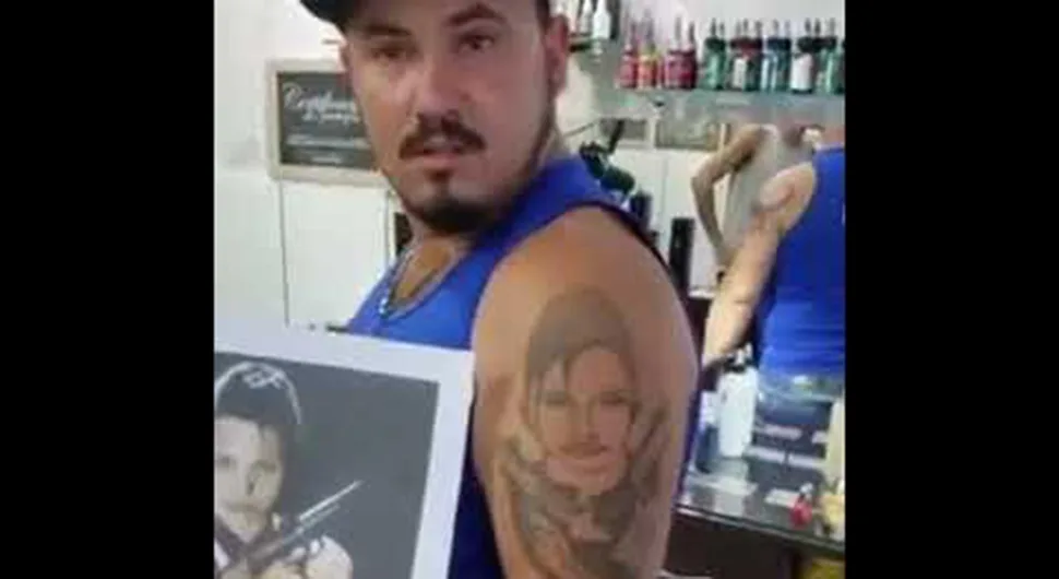 Htio da istetovira Anđelinu Džoli, a dobio karikaturu