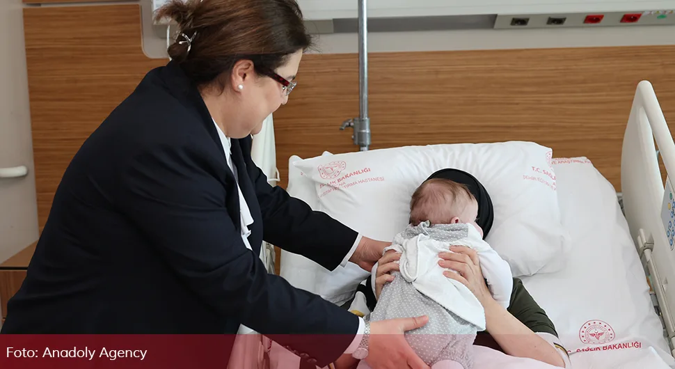Beba 54 dana nakon zemljotresa ponovo s majkom