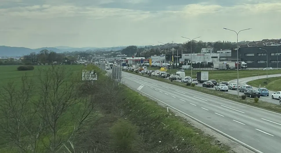 Udes na Prijedorskoj petlji, kolaps u saobraćaju - FOTO