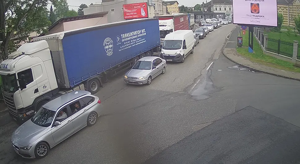 Pojačan saobraćaj na graničnom prelazu Gradiška