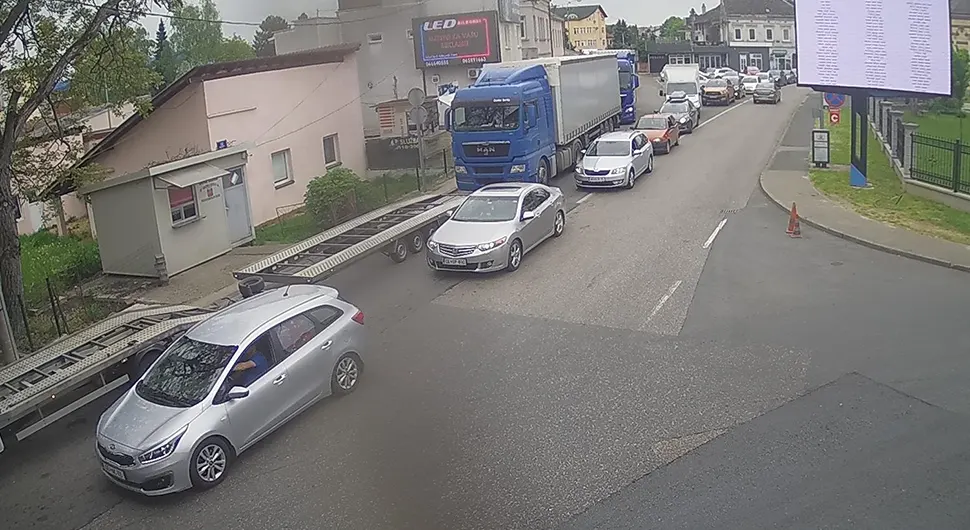 U Gradišci gužva na izlazu iz BiH