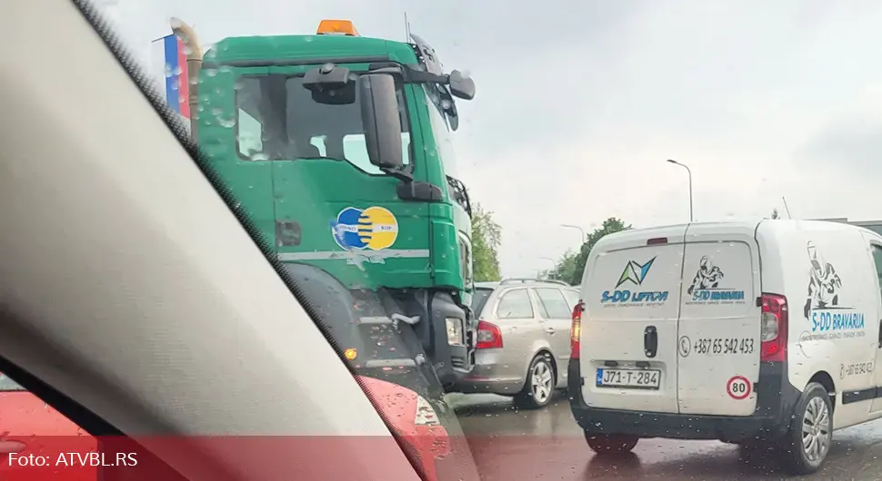 Udes kod Lesnine, stvorile se velike gužve