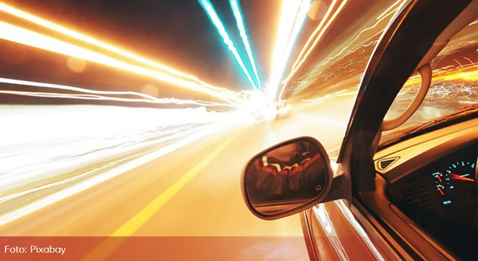 Njemačka planira zabraniti pušenje u automobilima s djecom i trudnicama