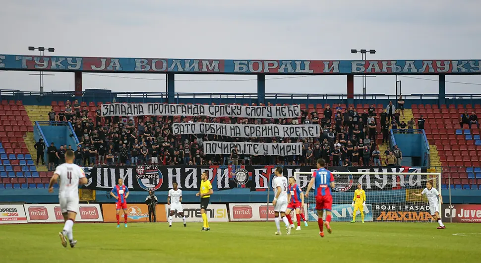 Navijači Borca - "Zapadna propaganda srpsku slogu neće, zato Srbin na Srbina kreće! Počivajte u miru"