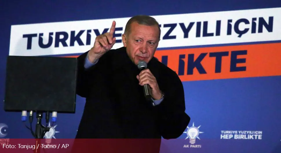 "Neko je u kuhinji, a mi smo na balkonu": Evo šta je sve Erdogan poručio svojim pristalicama