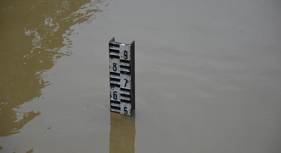 Сава и Босна у порасту, вода се излила на њиве