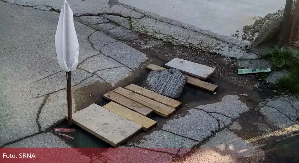 Ne zna se kuda prolaze cijevi: Intervenisano na izlivanju kanalizacije na Petrićevcu