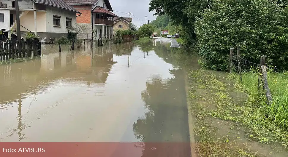 Una se povlači; Centar Kostajnice odbranjen od poplava