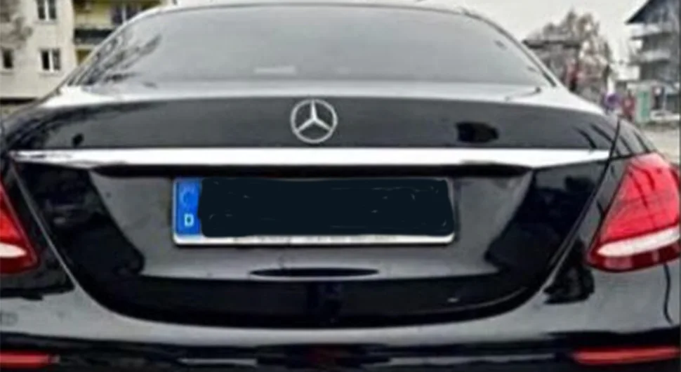 Ostavio automobil u servisu: Nestali i ključevi i mercedes