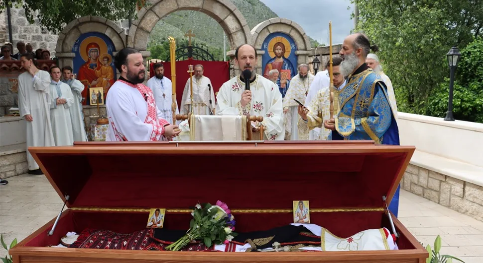 Do 12. juna liturgije i poklonjenje moštima majke Svetog Vasilija Ostroškog