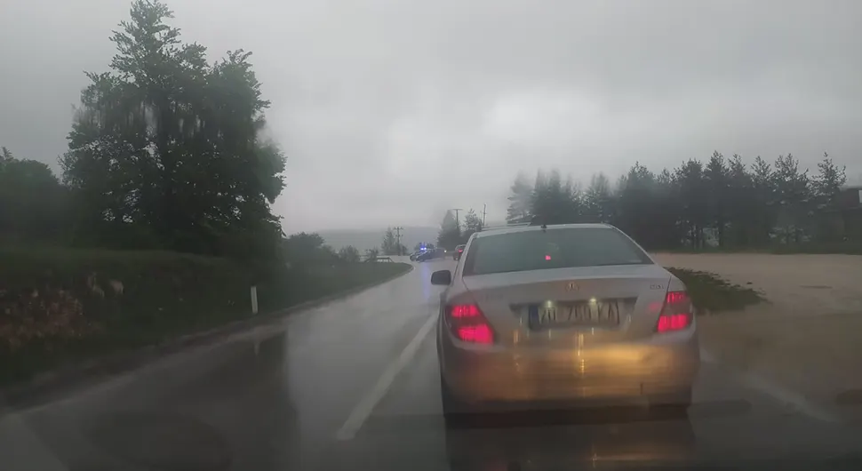 Više povrijeđenih u teškoj nesreći, saobraćaj bio obustavljen