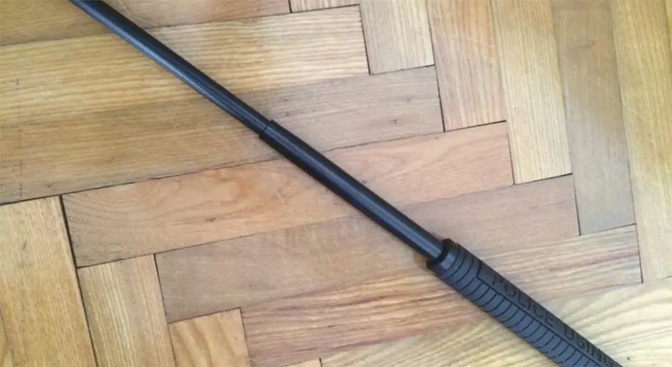 Optužen da je povrijedio muškarca teleskopskom palicom