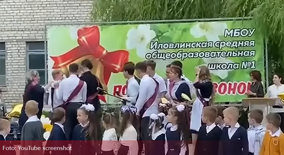 Pokušao da zakolje drugaricu iz odjeljenja tokom priredbe (UZNEMIRUJUĆE)